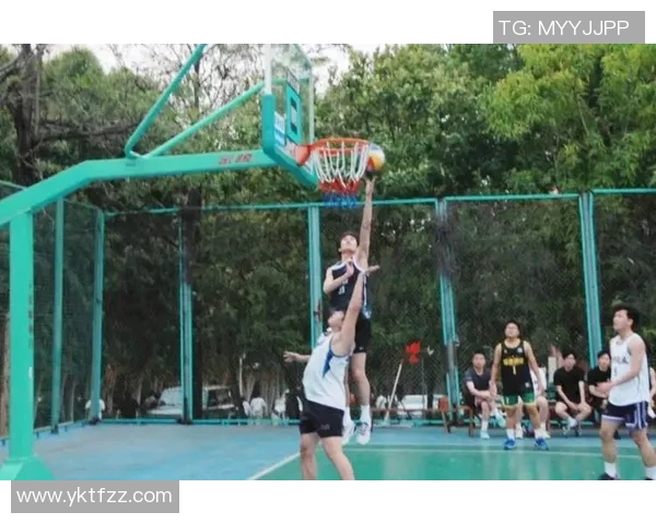 和闺蜜一起嗨翻篮球赛场感受激情与友情的完美结合